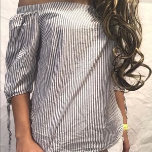 Cute off the shoulder shirt! Can style!